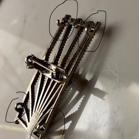 Vintage Pin Brooch with Eight Crystals. Nice to put on a scarf! - Picture 4 of 4